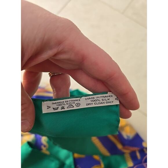 RARE VINTAGE HERMES Silk Scarf "Les Tambours" Carre 90 designed by Joachim Metz - Picture 6 of 6